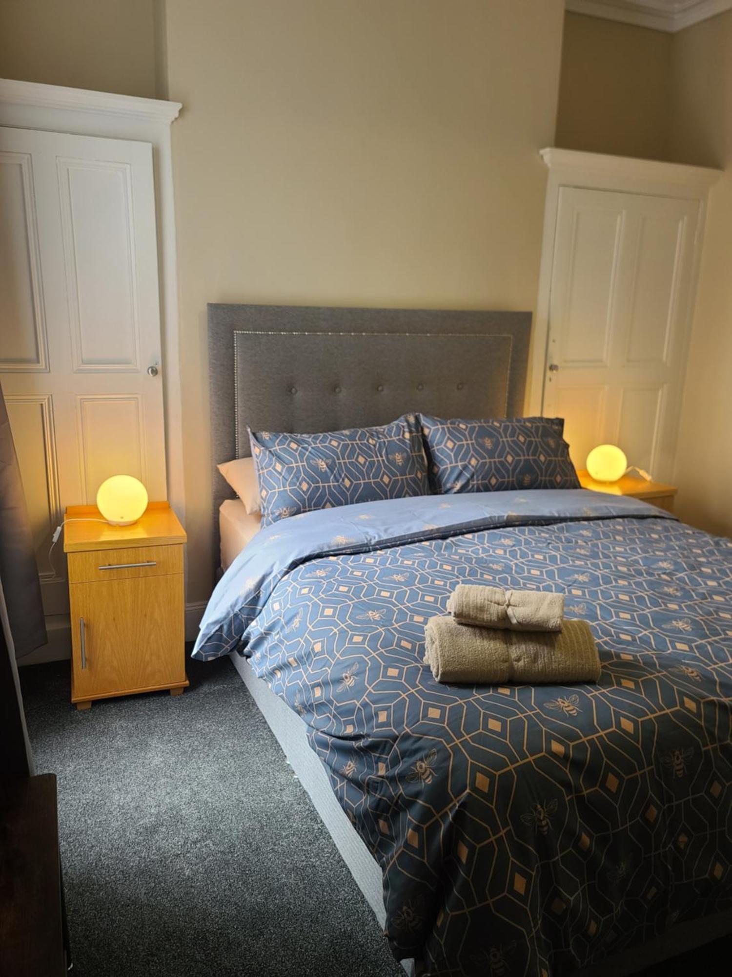 Roskeen Townhouse Belfast Extérieur photo